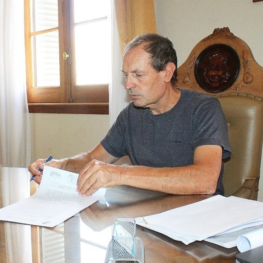 Stadnik ratificó la norma que prohíbe nuevos ingresos a la planta municipal