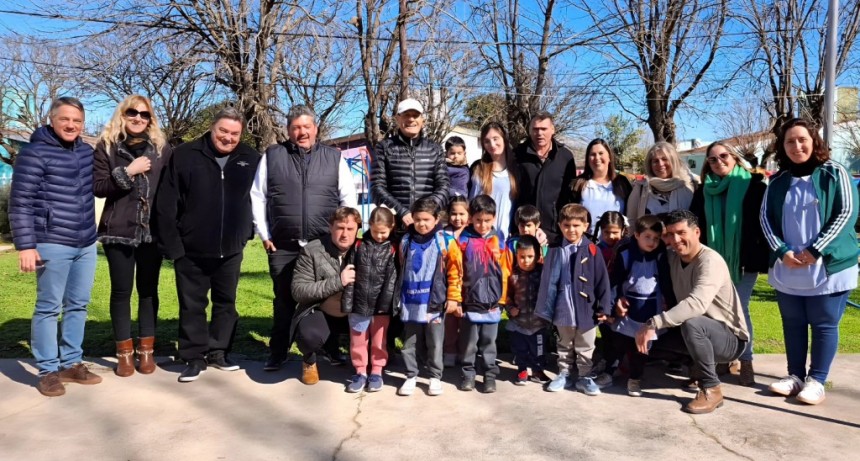 El intendente Daniel Stadnik encabez&oacute; una jornada de recorridas por establecimientos educativos en las localidades de Bellocq y Las Charas